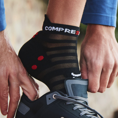 Skarpety do biegania COMPRESSPORT PRORACING SOCKS V4.0 ULTRALIGHT RUN LOW Niskie za kostkę