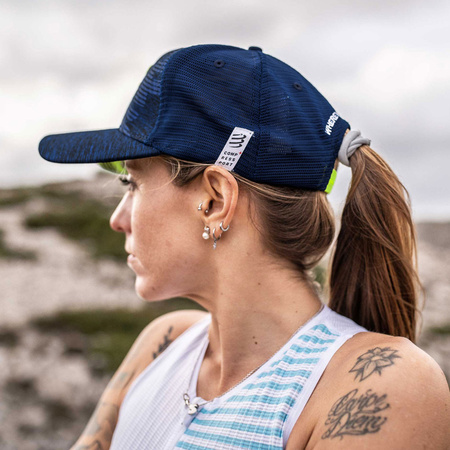 Czapka z daszkiem COMPRESSPORT Trucker Cap Lifestyle