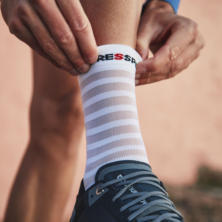 Skarpety do biegania COMPRESSPORT PRORACING SOCKS V4.0 ULTRALIGHT RUN HIGH