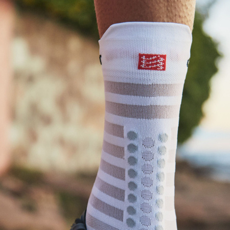 Skarpety do biegania COMPRESSPORT PRORACING SOCKS V4.0 ULTRALIGHT RUN HIGH