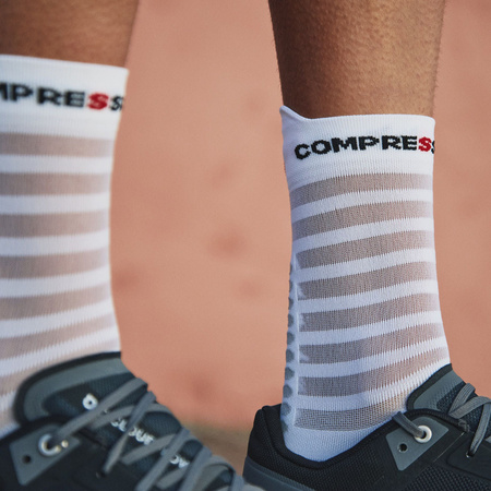 Skarpety do biegania COMPRESSPORT PRORACING SOCKS V4.0 ULTRALIGHT RUN HIGH